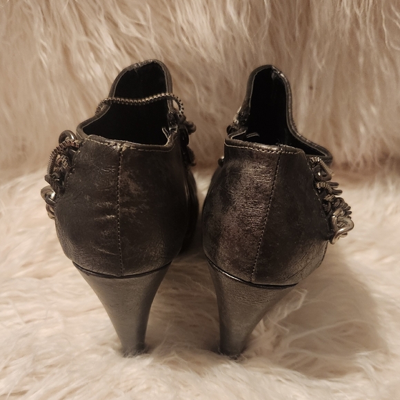 BKE Sole Silver Quincy Chain Ankle Boots 8 - Picture 4 of 9